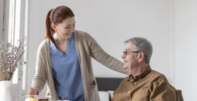 Vacantes Disponibles: Trabajo de Acompañamiento y Apoyo a Personas Adultas Mayores